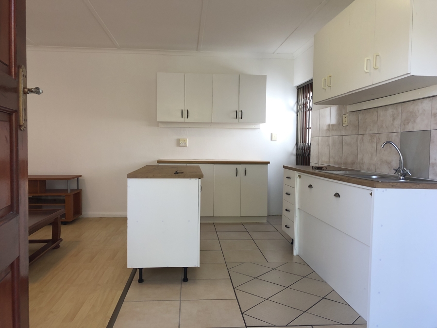 To Let 2 Bedroom Property for Rent in Muizenberg Western Cape